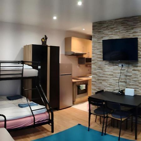 Blue Apartment In City Center, Best Location ブラチスラヴァ エクステリア 写真