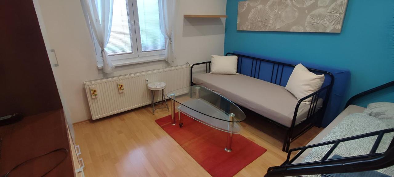 Blue Apartment In City Center, Best Location ブラチスラヴァ エクステリア 写真