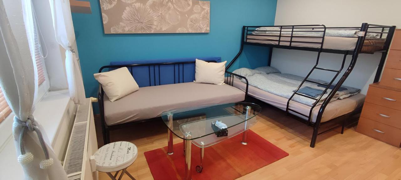 Blue Apartment In City Center, Best Location ブラチスラヴァ エクステリア 写真