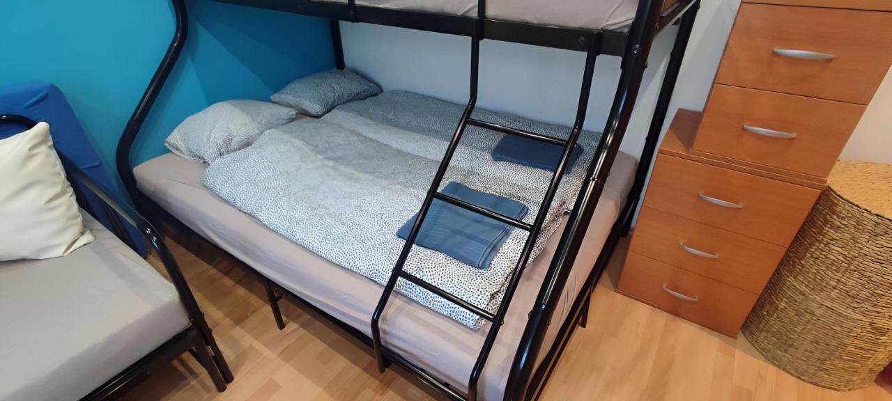 Blue Apartment In City Center, Best Location ブラチスラヴァ エクステリア 写真