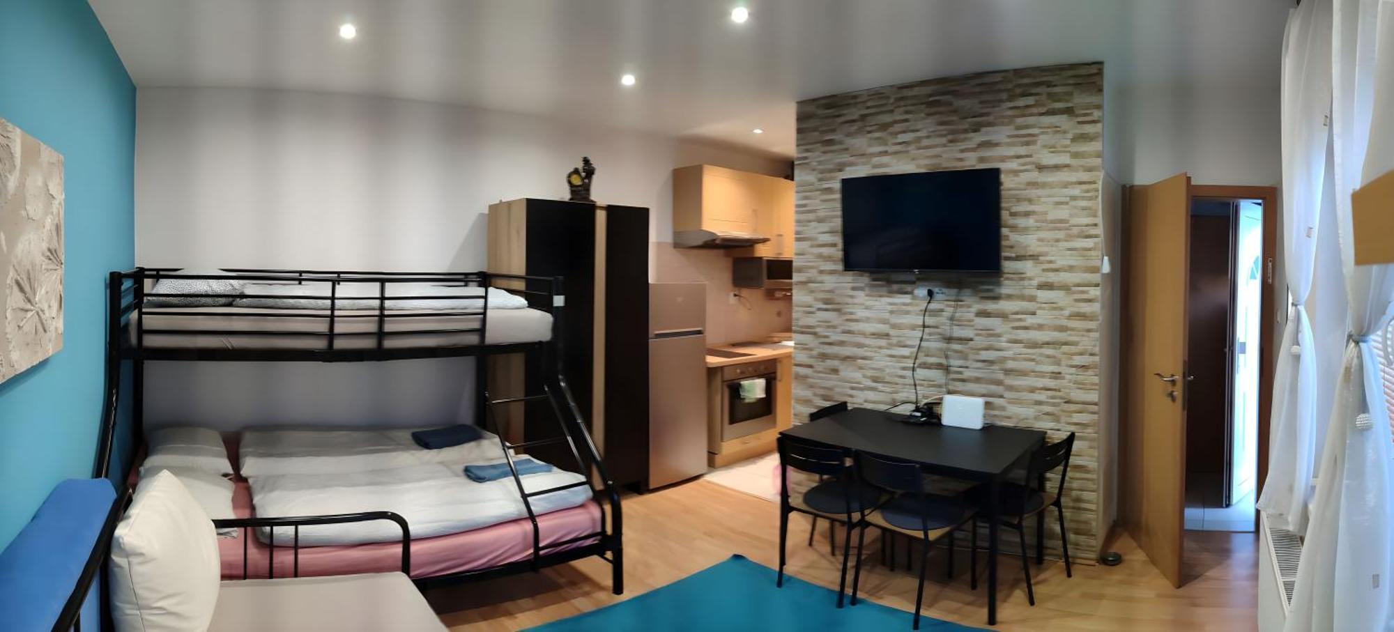 Blue Apartment In City Center, Best Location ブラチスラヴァ エクステリア 写真