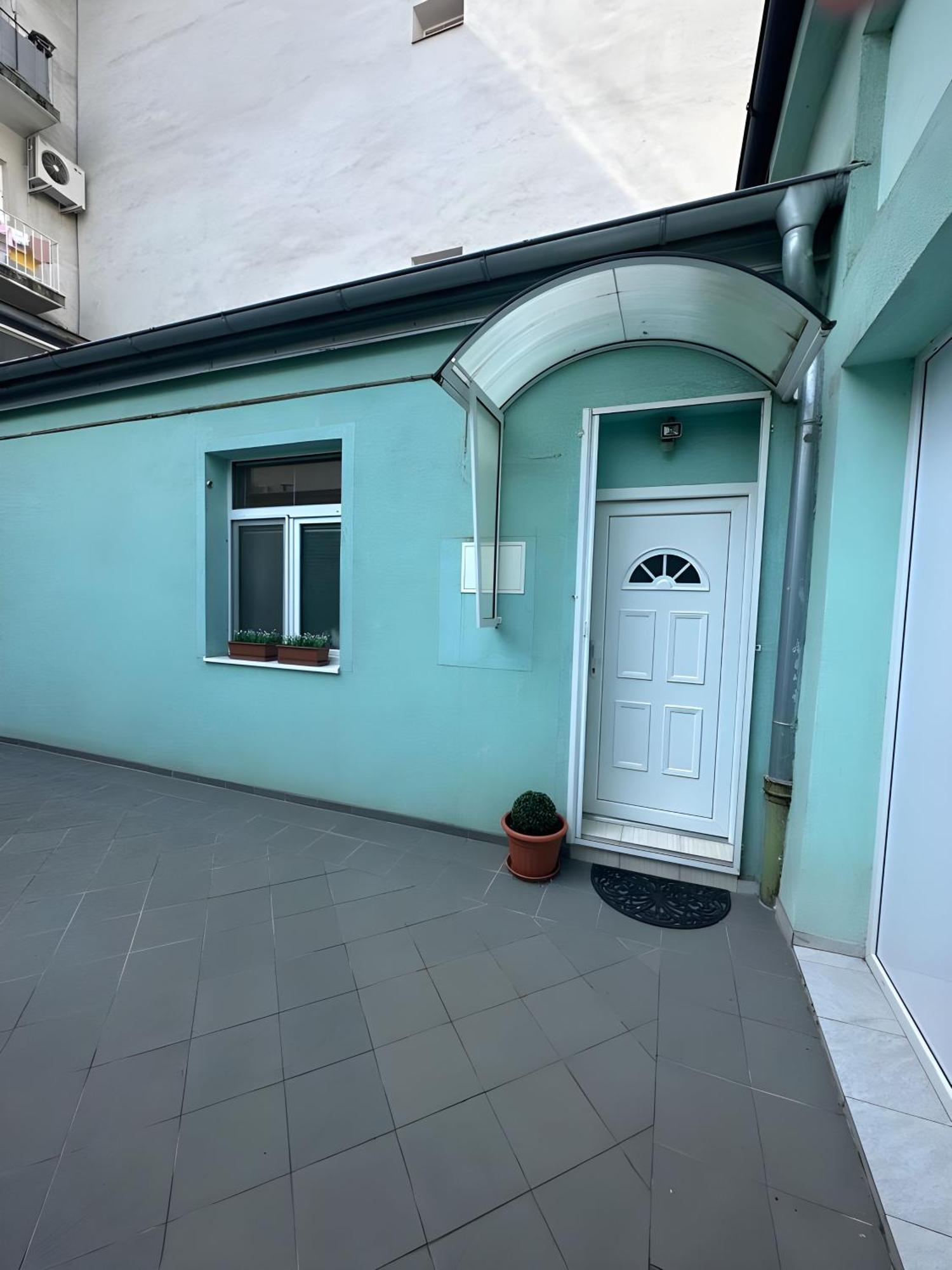 Blue Apartment In City Center, Best Location ブラチスラヴァ エクステリア 写真